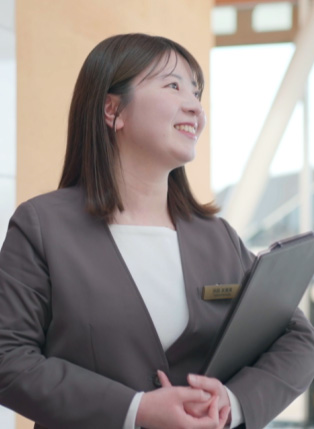 支配人 浜田 友里菜